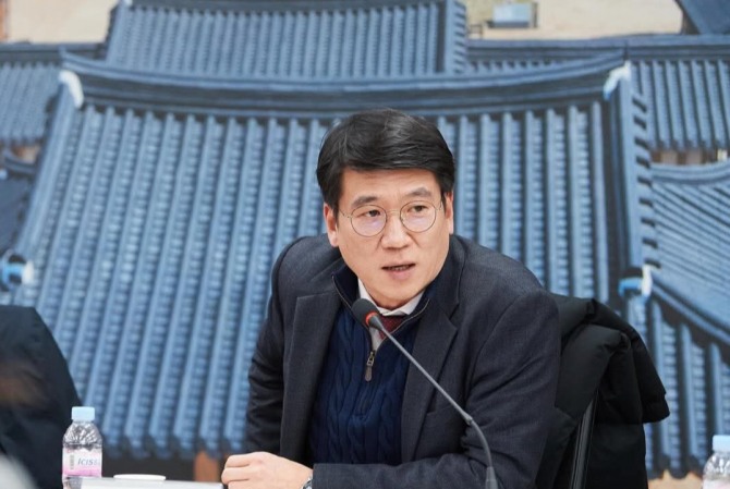 7일 경기도의회 김민호 의원이 경기도교육청의 '학부모교육 사업'과 관련해  형평성 문제를 지적하고 있다. 사진=경기도의회