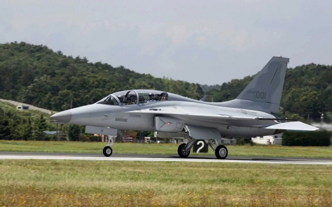 FA-50 경공격기는 마하 1.5까지의 속도에 도달할 수 있으며 1만 4630m까지의 고도에서 작전한다. 사진=KAI