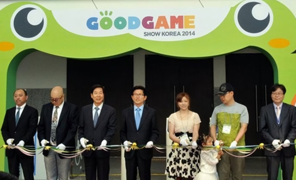 2014년 경기도지사 자격으로 일산 킨텍스에서 열린 '굿 게임쇼 2024'에 참여한 김문수 후보(가운데). 사진=연합뉴스 