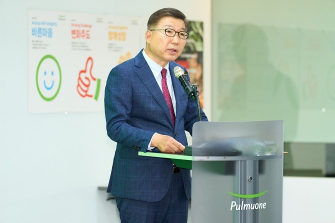 풀무원 창사 41주년 기념식에서 이우봉 총괄CEO(사진)가 '신경영선언'을 선포하며 글로벌 No.1 지속가능식품기업으로의 제2의 도약 의지를 밝히고 있다. 사진=풀무원