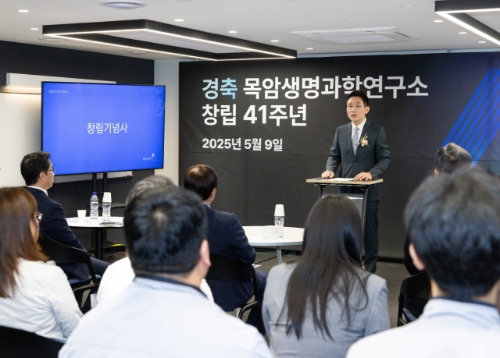 창립 41주년 행사에서 기념사를 하는 신현진 목암연구소 소장. 사진=GC녹십자
