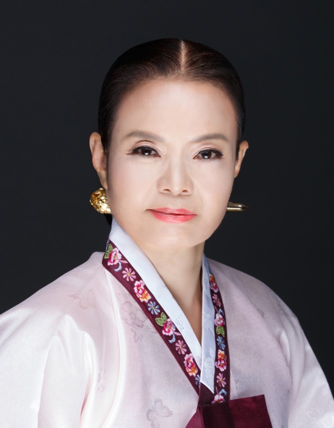 김은희(한국전통춤협회 부이사장, 밀양검무보존회 회장, 무용학박사)