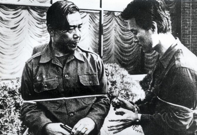 사진은 1979년 당시 김재규 중정부장이 박정희 전 대통령 시해사건 현장 검증에서 상황을 재연하는 모습. 사진=연합뉴스