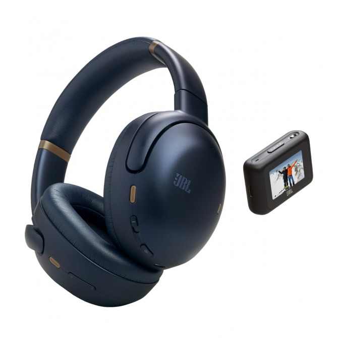 블랙, 라떼, 블루 3가지 색상으로 출시되는 'JBL Tour ONE M3 SMART Tx'. 사진 속 모델은 블루 색상. 사진=하만 인터내셔널 코리아