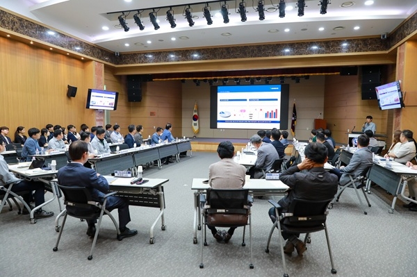 15일 개최된 미국 관세정책 대응 간담회 모습. 사진=울산항만공사