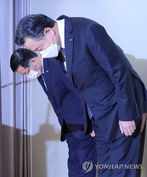 2022년 평택 SPL 제빵공장 사고 이후, 허영인 SPC그룹 회장은 대국민 사과에 나섰다. 사진=연합뉴스
