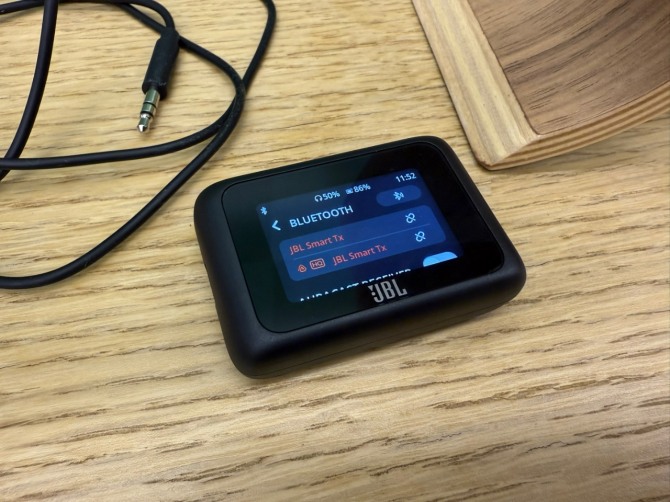 JBL Tour ONE M3 SMART Tx 트랜스미터 사진=육동윤 글로벌이코노믹 기자