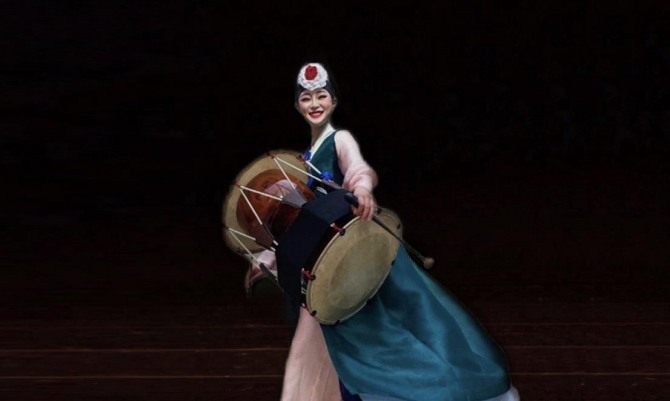 설장고춤(김병섭류, 안무 윤미라, 출연 김민아 변지원 추한율 류지수 김미소) ©옥상훈