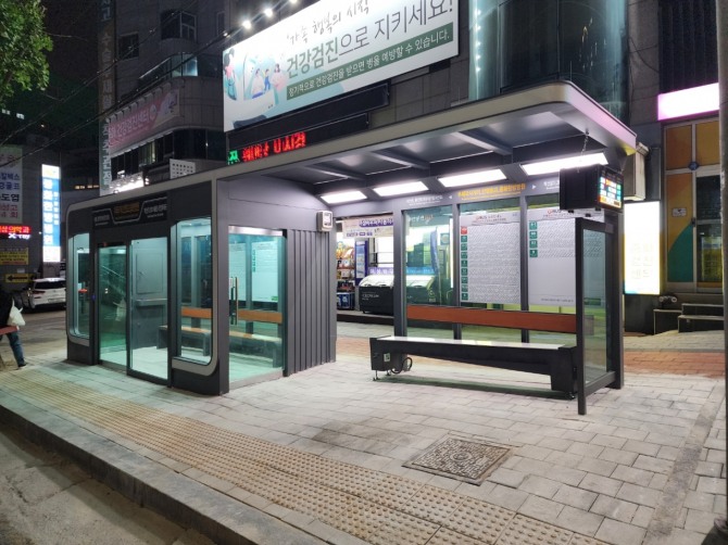 안양초교중화한방병원 스마트 버스정류장 모습. 사진=안양시
