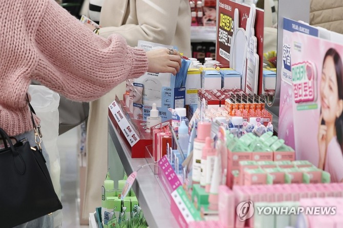 1000~5000원 사이의 다이소 가성비 화장품이 인기를 끌고 있다. 사진=연합뉴스