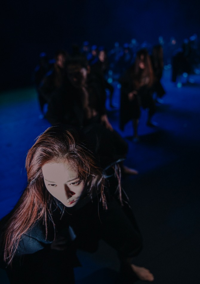 서연수 안무의 '걷다 바라보다 그리고 서다'