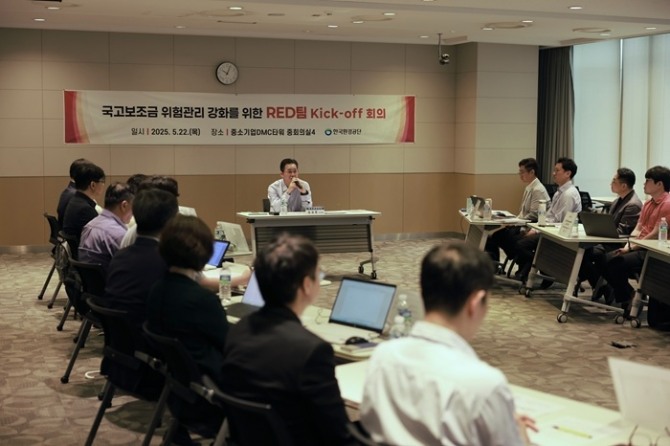 한국환경공단은 지난 22일 서울 마포구 중소기업 DMC타워에서 국고보조금 위험 관리 강화를 위한 '레드팀 착수보고회'를 열고 이들 조직이 활동을 시작한다고 밝혔다. 사진=한국환경공단