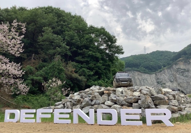 경기도 안성시 안성채석장에서 디펜더 옥타 및 디펜더 110의 오프로드 체험이 진행됐다. 사진=이정경 기자