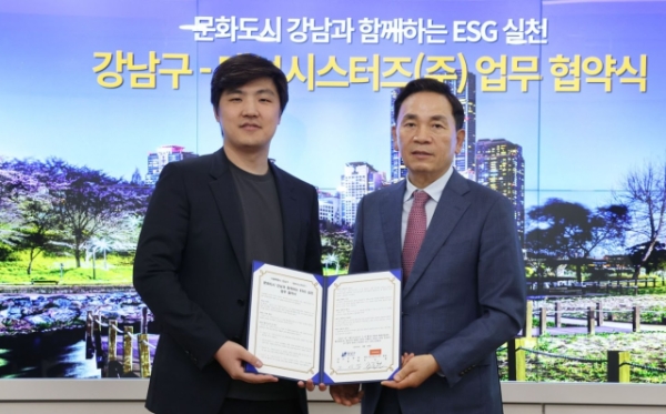 길현 데브시스터즈 대표(왼쪽)와 조성명 강남구청장. 사진=데브시스터즈