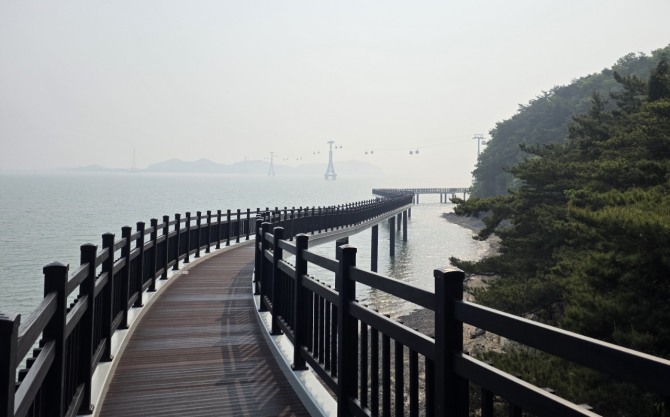 경기 화성시 전곡항 층상응회암 해상관찰로 전경. 사진=화성특례시
