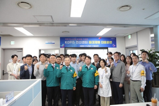 한국남동발전이 지난 28일 경남 진주 본사에서 데이터센터에서 발생할 수 있는 복합재난상황을 대비해 중대재해 대응훈련을 실시했다. 사진=남동발전