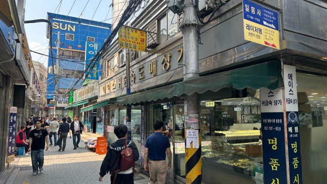 종로에 위치한 귀금속 판매점 거리. 사진=김성용 기자