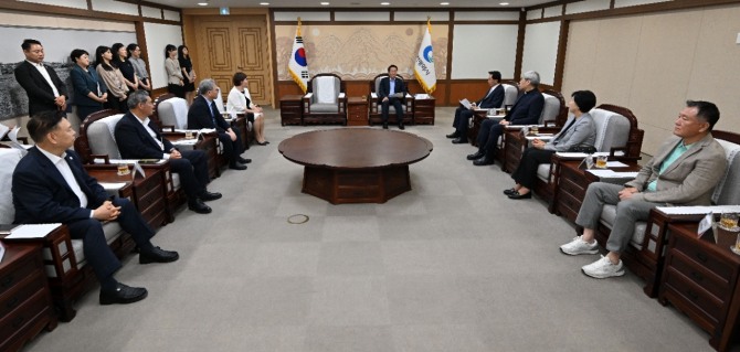 암생존자통합지지사업 활성화를 위한 민·관 좌담회 모습. 사진=인천시