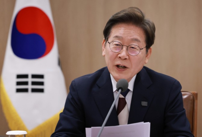 이재명 대통령이 4일 서울 용산 대통령실 청사에서 열린 '대통령 1호 명령, 비상경제점검 태스크포스(TF) 회의'에서 발언하고 있다.  사진=연합