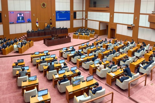 지난 4일 제329회 부산시의회 정례회가 개회되었다. 본회의 모습. 사진=부산시의회 