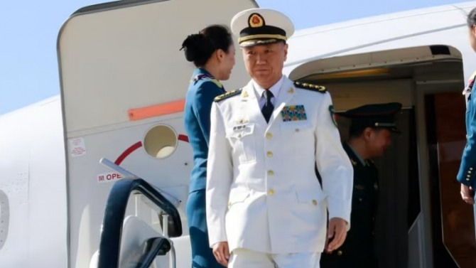 2019년 먀오화가 북한 평양공항에 도착해 트랩을 내려오고 있다. 2024년 11월 먀오화는 심각한 기율 위반 혐의로 직무를 정지당했다. 사진=AP/뉴시스