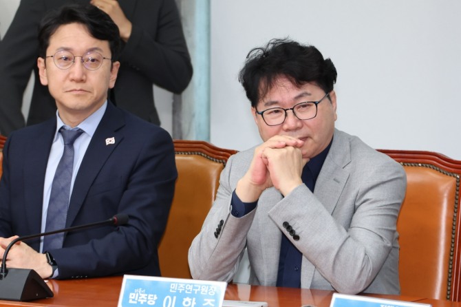 최고위 참석한 이한주 민주연구원장  /사진=연합뉴스