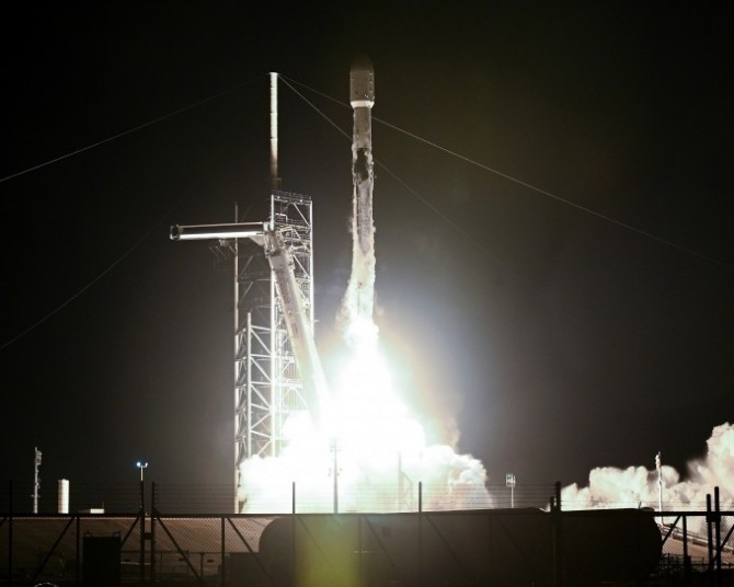 2025년 1월 15일 레질리언스가 SpaceX 팰컨 9 로켓에 실려 발사되고 있다. 사진=UPI연합뉴스
