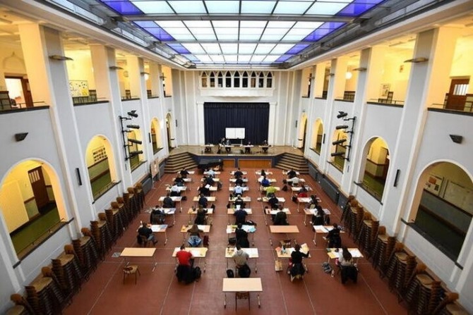 시험을 보고 있는 미 로스쿨 학생들의 모습. 사진=로이터