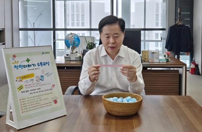 인천항만공사 이경규 사장이 청렴 마실 행사에 참여하고 있다. 사진=인천항만공사