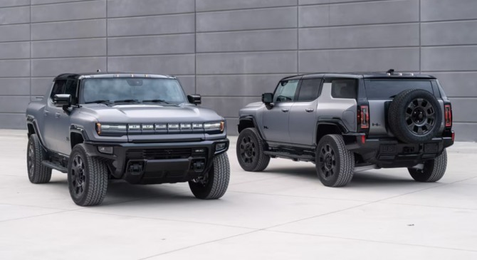 GMC 험머 EV 픽업 버전(왼쪽), SUV 버전(왼쪽) 사진=GMC