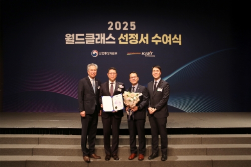 대원제약 중앙연구소장 이경준 전무, 백인환 사장, R&D부문장 김주일 부사장, 박상욱 연구기획팀장. 사진=대원제약