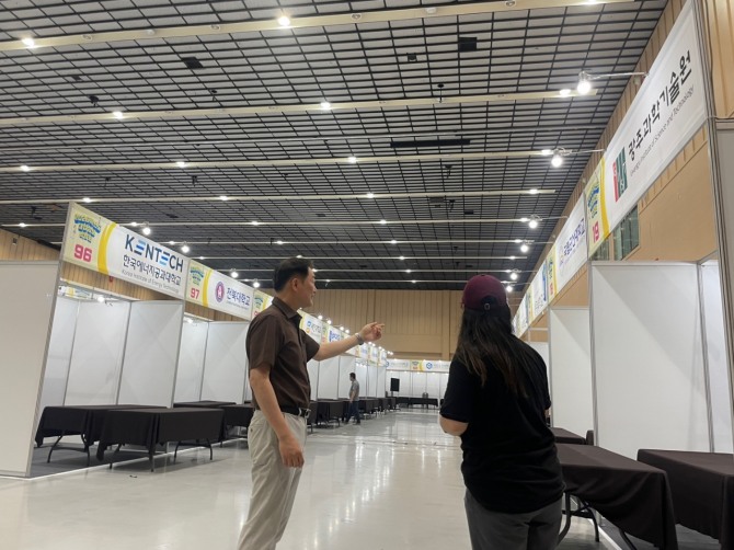 12일 열리는 ‘2026 대입정보 박람회’ 행사장을 대상으로 특별 안전점검이 이뤄지고 있다. 사진=전남교육청