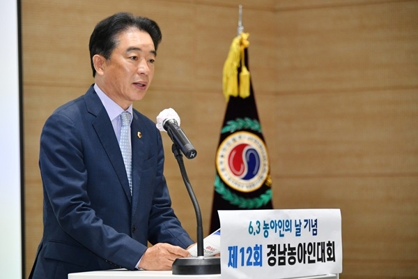 11일 마산로봇랜드 컨벤션센터에서 열린 제12회 경남 농아인대회에 참석해 격려사를 하고 있는 최학범 경남도의회 의장. 사진=경남도의회
