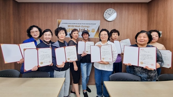 지난 5일 황금빛 나의 오후 수료식 모습. 사진=경남정보대학교