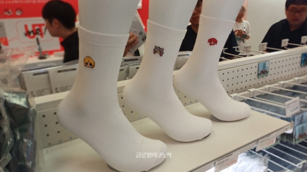 패러메딕과 키메라, 마법사 아이콘이 새겨진 양말의 모습. 사진=이원용 기자