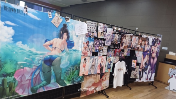 네오위즈 사내 카페가 브라운더스트2 굿즈 전시 공간으로 꾸며졌다. 사진=이원용 기자