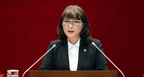 16일 성남시의회 박은미 도시건설위원장이 제303회 성남시의회 제3차 정례회 본회의 5분 자유발언을 하고 있다. 사진=성남시의회