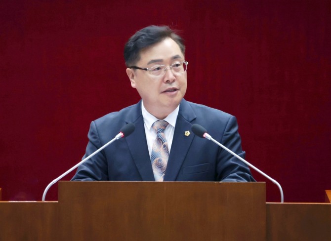 황금석 성남시의회 의원이 제303회 정례회 제2차 본회의 시정질문을 하고 있다. 사진=성남시의회