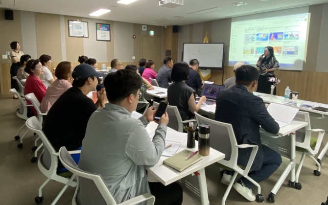 평택시 소상공인연합회가 AI 활용 소상공인 역량강화 교육을 진행하고 있다. 사진=평택시