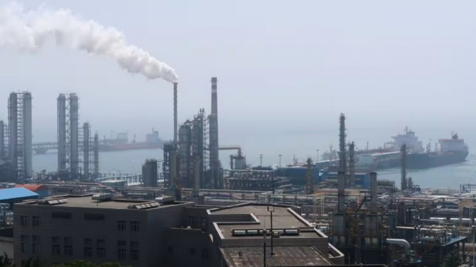국제에너지기구(International Energy Agency)에 따르면 중국의 수요 둔화는 10년 말까지 석유의 상당한 과잉에 기여할 것으로 예상된다. 사진=로이터
