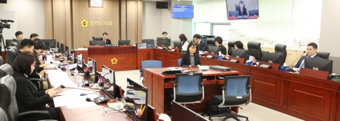 지난 17일 경기도교육청 예산결산특별위원회가 도교육청 결산 및 추경 예산 심사를 진행하고 있다. 사진=경기도의회