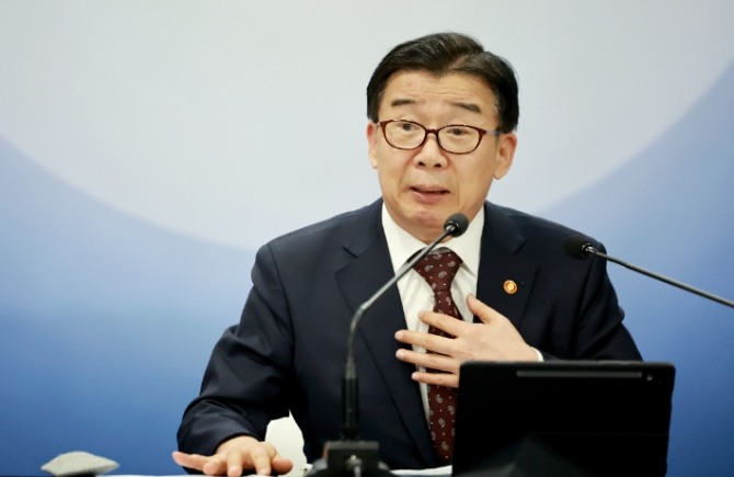 유철환 권익위원장. 사진=연합뉴스