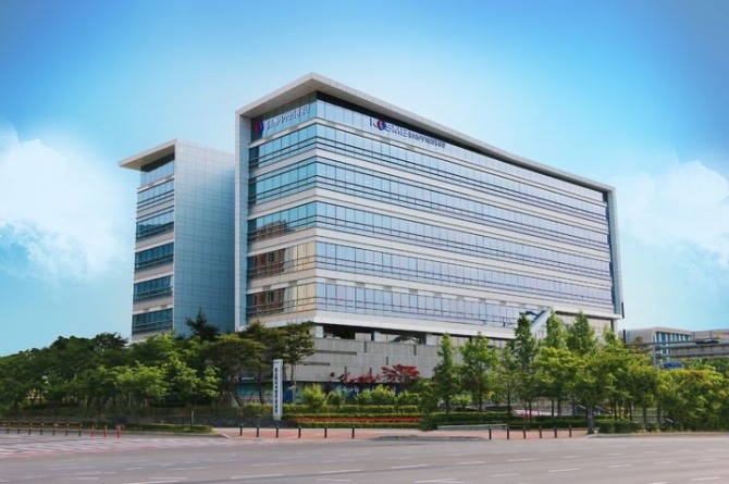 중소벤처기업진흥공단은 내달부터 중소기업 재직자의 인공지능(AI) 역량 강화를 위한 'AI 리터러시 교육과정'을 본격 운영한다. 사진=중진공