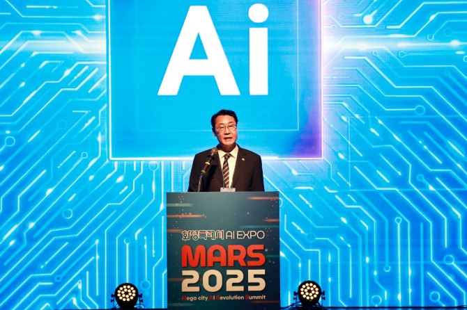 지난 18일 정명근 화성특례시장이 MARS 2025 개회식에서 환영사를 하고 있다. 사진=화성특례시