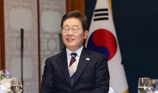 이재명 대통령이 지난 4일 서울 여의도 국회 사랑재에서 열린 제21대 대통령 취임 기념 오찬에 참석하고 있다. 사진=연합뉴스