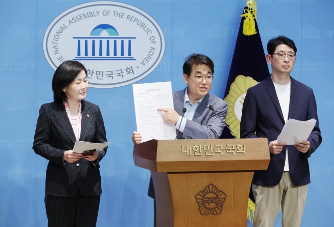 22일 서울 여의도 국회 소통관에서 국민의힘 국무총리 인사청문특위 위원인 김희정(왼쪽부터), 배준영, 주진우 의원이 기자회견을 하고 있다. 사진=연합뉴스