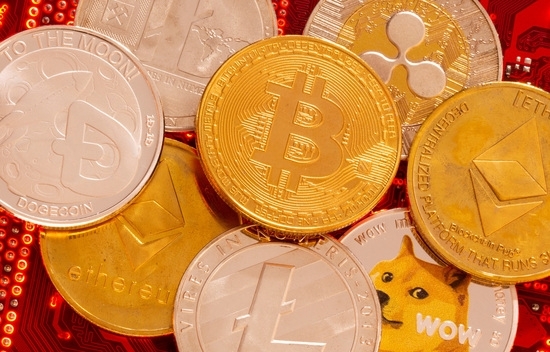 비트코인(BTC)이 10만 달러 선에 근접, 위험천만한 상황에 직면하면서 암호화폐 시장은 폭락에 대비하고 있다. 사진=로이터
