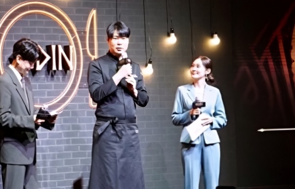 왼쪽부터 최광원 캐스터, 최현석 셰프, 조혜지 아나운서. 사진=카카오게임즈