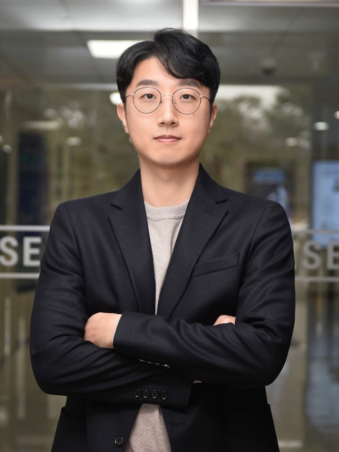 KAIST 신소재공학과 조힘찬 교수. 사진=KAIST