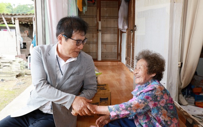 20일, 이상익 함평군수 보훈대상자 위문 사진 / 전남 함평군=제공